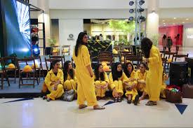 Find stockbilleder af runway catwalk model autumn clothes wearing i hd og millionvis af andre royaltyfri stockbilleder, illustrationer og vektorer i shutterstocks samling. American Industrial Chic Caterpillar Lifestyle Apparel Launches In Pakistan Medill Reports Chicago