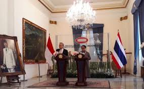 Indonesia juga banyak belajar tentang teknik pertanian serta. Indonesia Ajak Thailand Perkuat Kerja Sama Karet