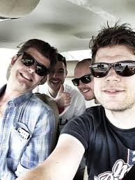 In het zwarte wagentje... Nu De Coen & Sander Show live vanaf Pinkpop  Festival! Kijk en luister mee via http://3fm.nl/live