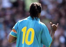 Ronaldinho gaúcho e xande de pilares autores: Ronaldinho Asks Barcelona To Retire No 10 After Messi Stops Playing