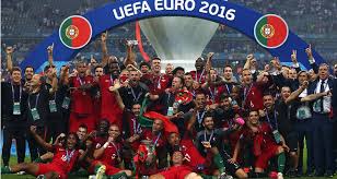 Nonostante il terzo posto nel girone f, essendo tra le quattro migliori terze, il portogallo è riuscito a qualificarsi per gli ottavi di finale, dove troverà la temibile croazia. Europei Di Calcio 2016 Portogallo Campione Guida E Diretta Social Socialbest