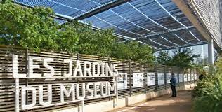En pleine zone urbaine, cet îlot de nature offre la possibilité d'aborder de nombreux thèmes grâce à l'observation in situ d'habitats et d'espèces variés. Jardins Du Museum Balade Au Vert En Famille Sorties Nature