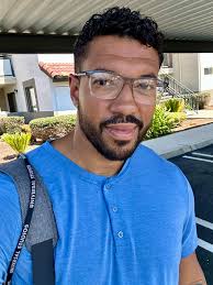 Hi y'all, my name is Johnny but I go by Kosh. I'm originally from Brazil  and recently moved from Chicago where I've lived at for the past 6 years to  Venice, I'm