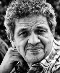 EL DR. JUAN ALMENDAREZ El Sampedrano nacido en 1939 es considerado una  eminencia. Un hombre dedicado a la docencia médica con múltiples  habilidades humanísticas , poeta, filántropo y una mente brillante como