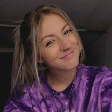 Alyssa Hanselman's Instagram, Twitter & Facebook