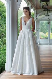 Klassieke Kanten Bruidsjurk Uit De Collectie Van Sweetheart Verliefd Verloofd Bruid Bruidsmode Bru Bridal Gown Pockets Wedding Dresses Modest Bridal Gowns