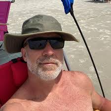 Claudia Dexter's Instagram, Twitter & Facebook