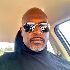 Emily Hampshire, Teddy Geiger are engaged