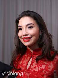 Baru Baru Ini Manohara Diberitakan Meninggal Dunia Oleh Sebuah Media Online Namun Kabar Tersebut Dibantah Oleh Sang Ibu D Selebriti Hijab Chic Foto Kehamilan