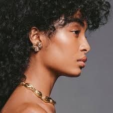 Yara Shahidi Poses Unretouched for Harper's BAZAAR and Talks Her Own Beauty  and Style