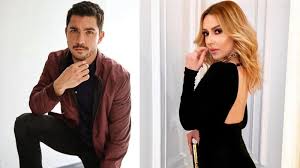 + koronavirüs'e yakalandıktan sonra kendini izole etmek için evine dönen hadise ve sevgilisi kaan yıldırım'ın arası açıldı. Ayrilik Hadise Si Sadece 5 Gun Surdu Kaan Yildirim Resmen Kapisini Asindirdi Ellerinde Cicekler Hadise Nin Kapisinda Ankara Magazin Haberleri