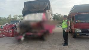 Loker sopir truk cabe : Kecelakaan Maut Terjadi Di Tol Kalianda Km 33 Sopir Truk Dan Kernet Meninggal