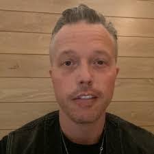 Caroline Barfield's Instagram, Twitter & Facebook