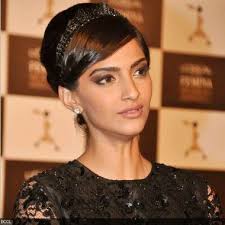The hairstyles for indian men in the past has been limited to a few, but now there is a big hairstyle trend and craze with many young indian men sporting different hairstyles and looking sharp. 17 Romantic Indian Bridal Hairstyles Inspired By Bollywood S Leading Ladies Bollywood Hairstyles Medium Length Hair Styles Retro Hairstyles