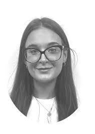 Elisha Farr's Instagram, Twitter & Facebook