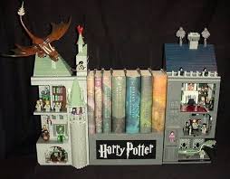 Harry potter™ bookshelf wallpaper, 3'x9' no longer available earn 10% back in rewards 1 when you shop with your pottery barn credit card, or opt for 12 months special financing on purchases of $750+. Harry Potter World On Twitter Lego Harry Potter Bookshelf I Want This