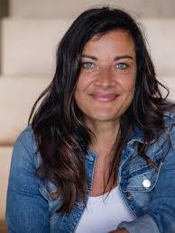 Amy Knightley's Instagram, Twitter & Facebook