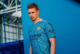 The new man city away kit was launched today and ray went down to the city store to be one of the first to get his hands on this. Home Vs Away Which 2020 21 Manchester City Kit Is Better