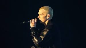 Eminem] i look at me now i'm thinkin, damn how proud of me i am what i did, it's nothin' to sneeze at even if your allergies are bad i'm up in a balcony in france i look around, i see the fans. Neues Eminem Album Revival Stillstand Statt Comeback
