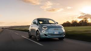 Vergelijk de prijs, bijtelling, leasetarief, actieradius en het werkelijke verbruik van iedere elektrische auto. New Fiat 500e Review The Supermini Goes Electric Car Magazine