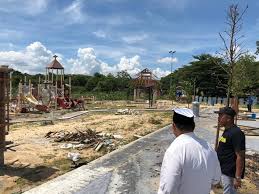 Di sini tersedia penitipan tas dan sepatu, lalu ada kantin dan mushola juga. Pejabat Tanah Dan Jajahan Machang Cadangan Pembangunan Menaiktaraf Taman Rekreasi Tok Bok Kampung Rengas Mukim Tok Bok