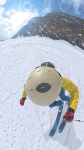 Powder freeskiing the Nepal Himalaya. #népal