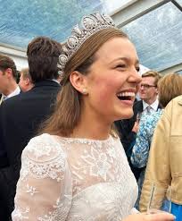 Isobel Stanley wore the spectacular Derby Tiara when she married Tristram  Coates at Ely Cathedral last weekend: (link in Bio) Isobel is the niece of  the 18th Earl of Derby, a granddaughter