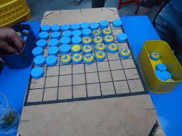 7 Juegos De Mesa Con Materiales Reciclados Juegos Con Material Reciclado Como Hacer Juegos Didacticos Juegos Reciclados