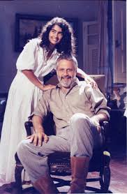 Longe da TV e solteira, Patrícia França comemora formatura da filha mais  velha