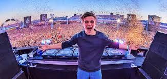 Martijn gerard garritsen, better known by his stage name martin garrix, is a dutch dj/producer who runs his own label stmpd rcrds. Martin Garrix Leaves Big Room Doesn T Go Deeper
