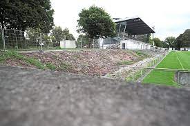 Der mit dem mutigen umbau von alaba auf die linke abwehrseite und dem vertrauen in grillitsch als zentraler figur die entscheidenden taktischen. Villingen Schwenningen Ebm Papst Stadion Ball Rollt Arbeiten Ruhen Villingen Schwenningen Umgebung Schwarzwalder Bote