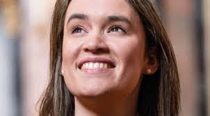 Kate Calder's Instagram, Twitter & Facebook