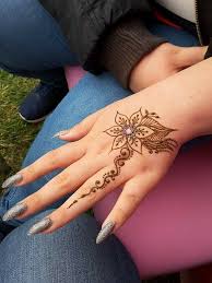 Caring for a henna tattoo removing a just like the hands, getting henna on the feet is said to help cool the nerves with its herbal remedies below, savla describes nine different henna tattoo designs—along with their meanings—that you. Tribal Henna Tattoo Designs For Hands Henna Tattoo Designs For Hands