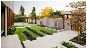 Plantas exteriores y patio luminoso. Diseno De Jardines Modernos