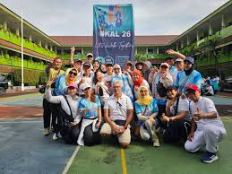Masa Yang Paling Indah Adalah Masa SMA: Alumni SMA 26 Adakan Jalan Sehat dan  Bazar