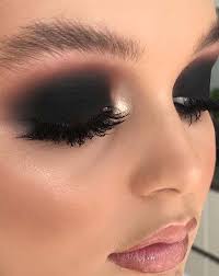 43 Black Smokey Eyes Makeup Ideas For 2019 Absurd Styles Black Smokey Eye Makeup Smokey Eye Makeup Black Smokey Eye