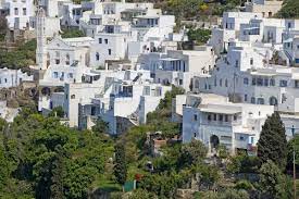 Καταπράσινος, ξεχωριστός για την αρχιτεκτονική του, ο παραδοσιακός οικισμός της καρδιανής με τις καταγάλανες παραλίες του είναι περήφανος που όλα. Kardianh To Arxitektoniko Aristoyrghma Ths Thnoy Agnwsth Ellada