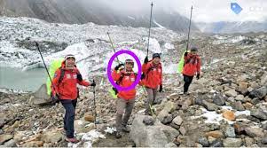 (서울=연합뉴스) 지난 18일 히말라야 브로드피크를 등정하면서 장애인 최초 히말라야 14좌 완등에 성공한 뒤 하산하다 조난한 김홍빈 대장을 가장 먼저 도우러 나섰던 러시아 구조대의 비탈리 라조가 현장을 목격하고도 돕지 않은 일부 산악인들의 이기심을 질타하고 나섰다. 8trexs9mpqgl6m