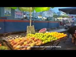 Pasar malam is one of our favorite places to go as there are endless street food, at an affordable price. Pasar Malam Sri Petaling Batelar Neighbourhood Community