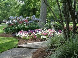 Lee's superior landscaping offers the best in landscape innovation with intriguing and affordable designs and ideas around east baton rouge in louisiana as well as orleans, tangipahoa, etc. Lawn Care Mulch Pruning Flowerbed Service In Baton Rouge