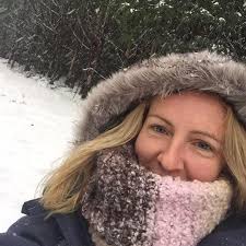 Which day walk in Tasmania is recommended for a longer day, either Western  Arthurs or WOJ, with a distance of up to 25km?