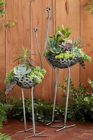 How Much Do I Want These Recycled Metal Ostrich Planters Well A Lot They Are Adorable Ad G Jardinagem E Decoracao Suculentas Jardinagem Em Recipientes