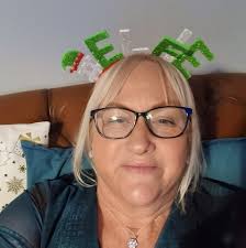 Evening! A friend of mine had a hip replacement yesterday, due to a fall!  I'm wondering if anyone has a arm chair! Something she can sit right in  whilst recovering as the