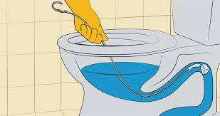 Une fois que le niveau de l'eau dans la cuvette a diminué, tirez d'un coup sur la ventouse. Comment Deboucher Les Wc Avec Un Cintre Ctendance Fr