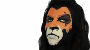 Schminktipps Fasching Sich Das Gesicht Bemalen Lassen In 2020 Schminktipps Lowengesicht Malen Lowe Schminken