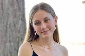 Amber Hillock's Instagram, Twitter & Facebook