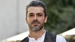 Get all the details on luca argentero, watch interviews and videos, and see what else bing knows. Luca Argentero E La Foto Sexy Di Cristina Marino E Bufera Su Instagram