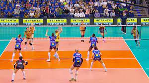 Check spelling or type a new query. Il Volley Nel Dettaglio Regole Base Ruoli In Campo E Sistemi Offensivi Piu Usati Pallavolo Video Eurosport