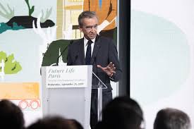 Bernard arnault is currently chairman of the board, managing director, member of the executive committee at lvmh and chairman of the board at groupe christian dior. Groupe Arnault To Take 27 Stake In Lagardere S Holding Company Wwd