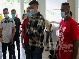 Aktiviti keluarga tunku mahkota johor dan yam che puan khaleeda. Tiga Lelaki Mengaku Bersalah Memandu Mabuk